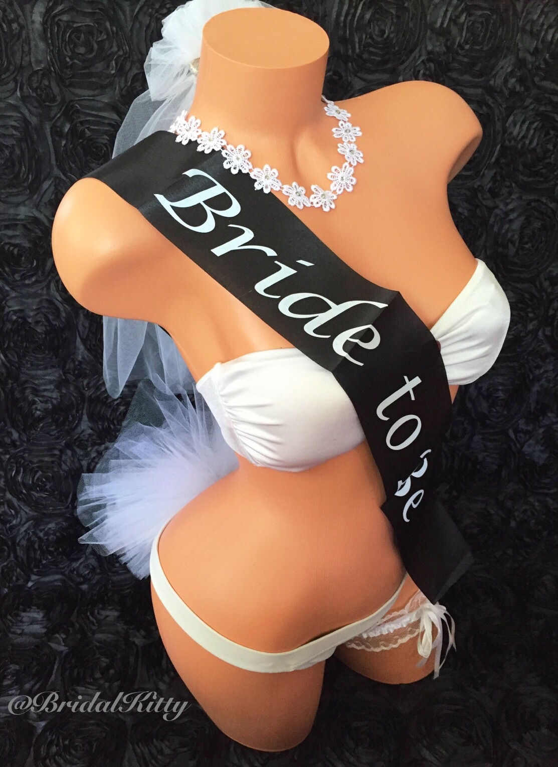 Bachelorette Party Bikini Daisy Flower Headband Veil Wedding Garter Bride To Be Sash Set